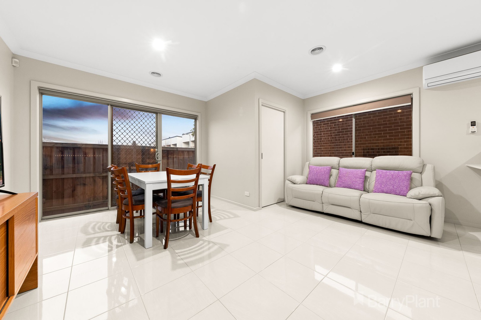 8 The Oaks Avenue, Pakenham, VIC 3810, Pakenham - Thumbnail 3