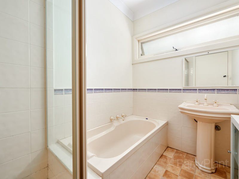 8 Theodore Avenue, Noble Park, VIC 3174, Noble Park - Thumbnail 4