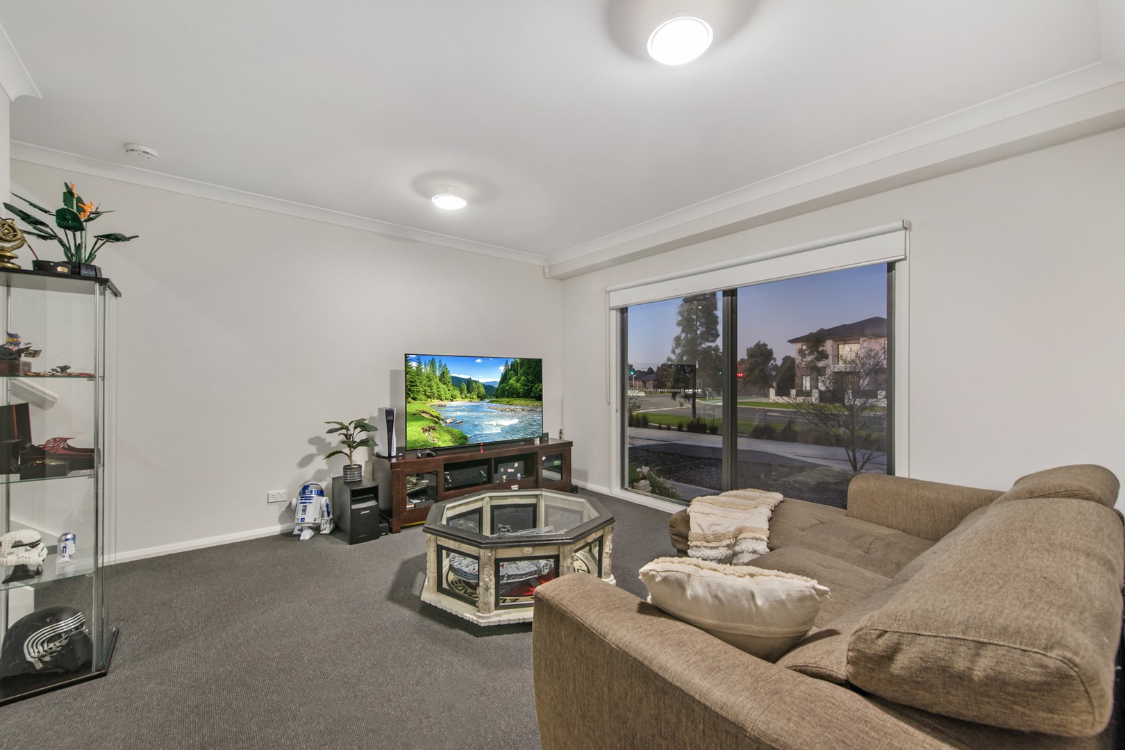 8 Treeve Parkway, Werribee, VIC 3030, Werribee - Thumbnail 2