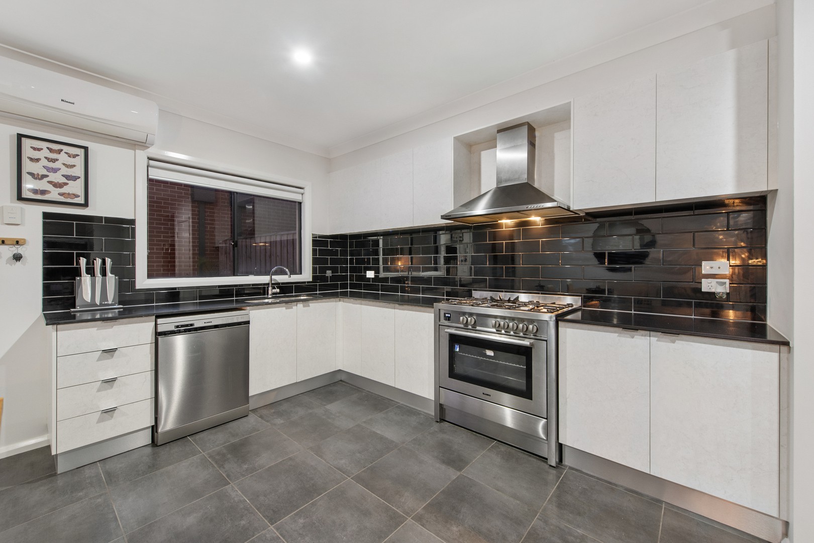 8 Treeve Parkway, Werribee, VIC 3030, Werribee - Thumbnail 3