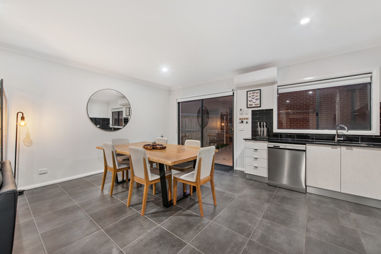 8 Treeve Parkway, Werribee, VIC 3030, Werribee - Thumbnail 4
