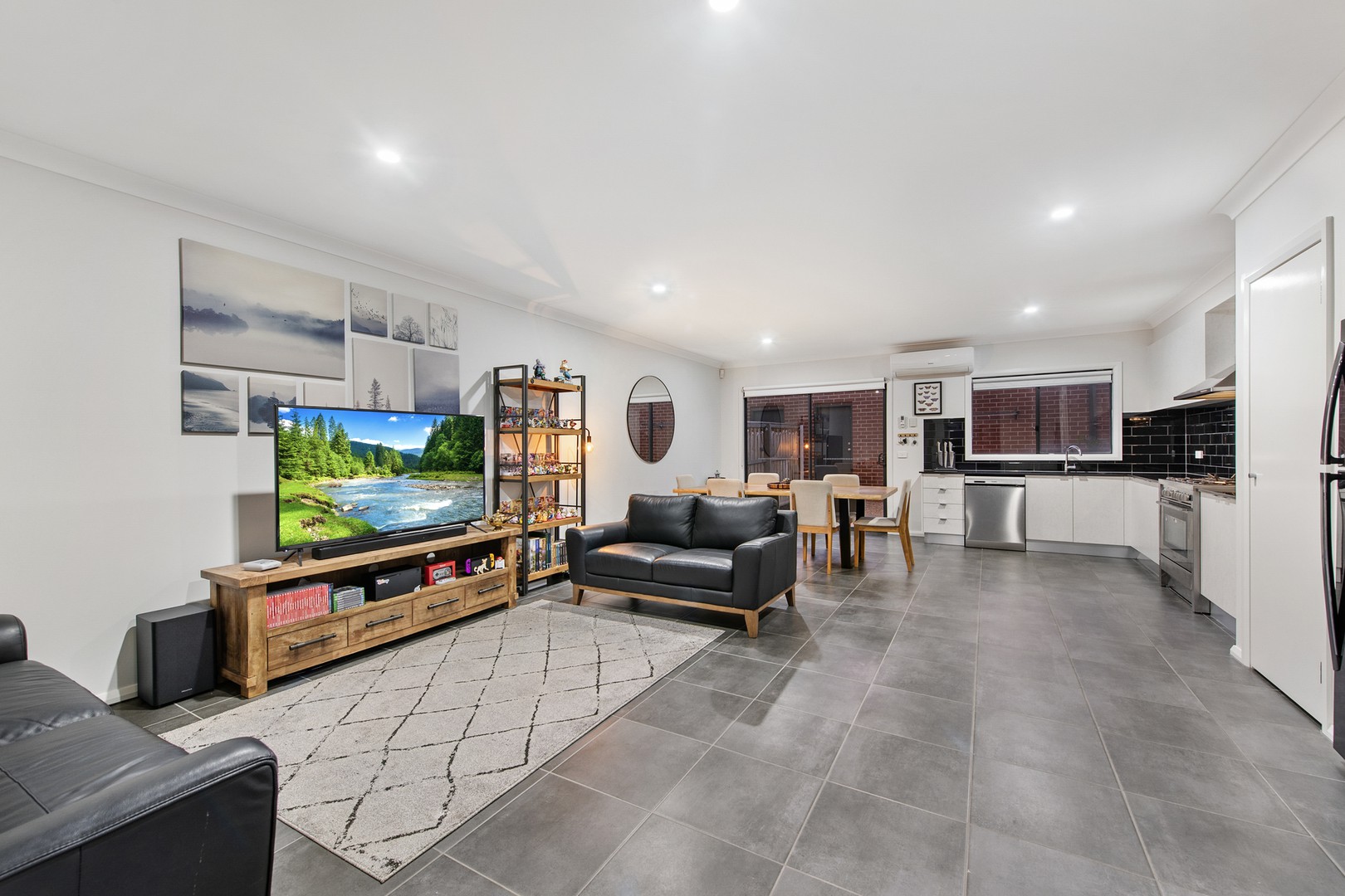 8 Treeve Parkway, Werribee, VIC 3030, Werribee - Thumbnail 5