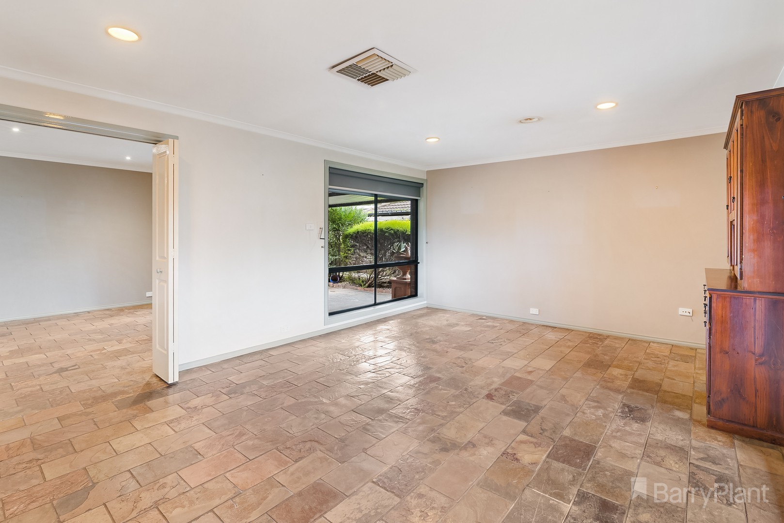8 Trinity CourtSunbury, VIC 3429, Sunbury - Thumbnail 3