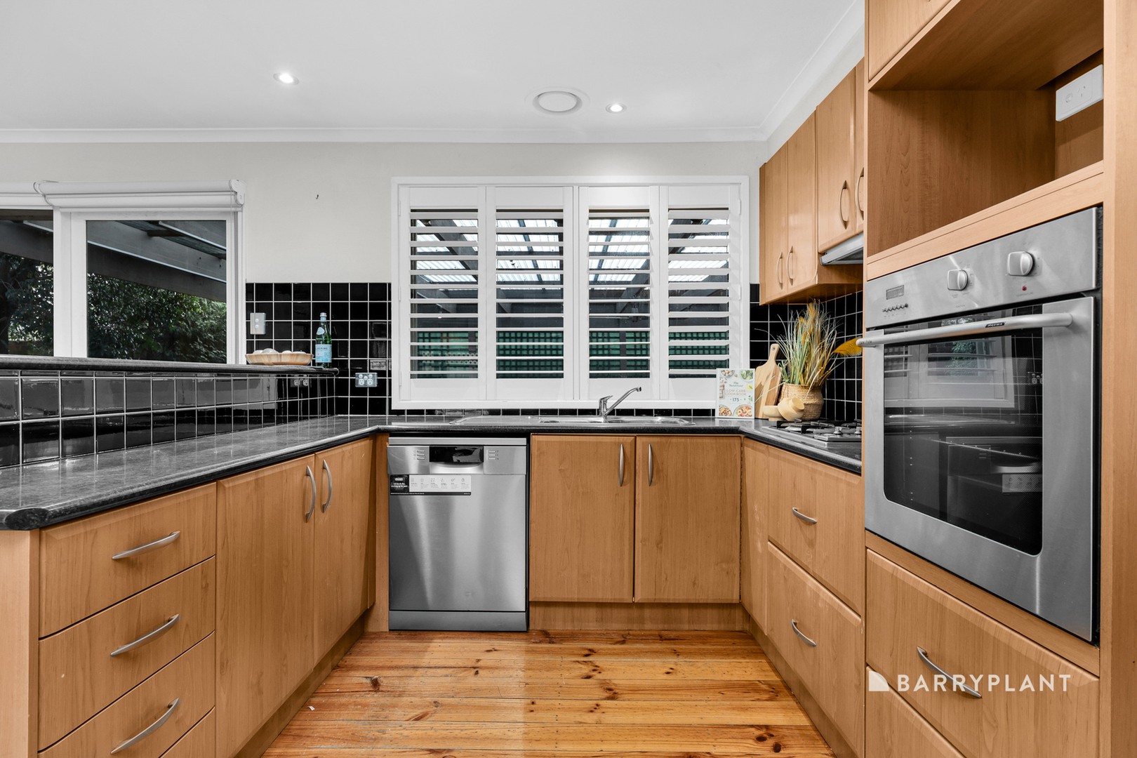 8 Veronica Crescent, Mill Park, VIC 3082, Mill Park - Thumbnail 3