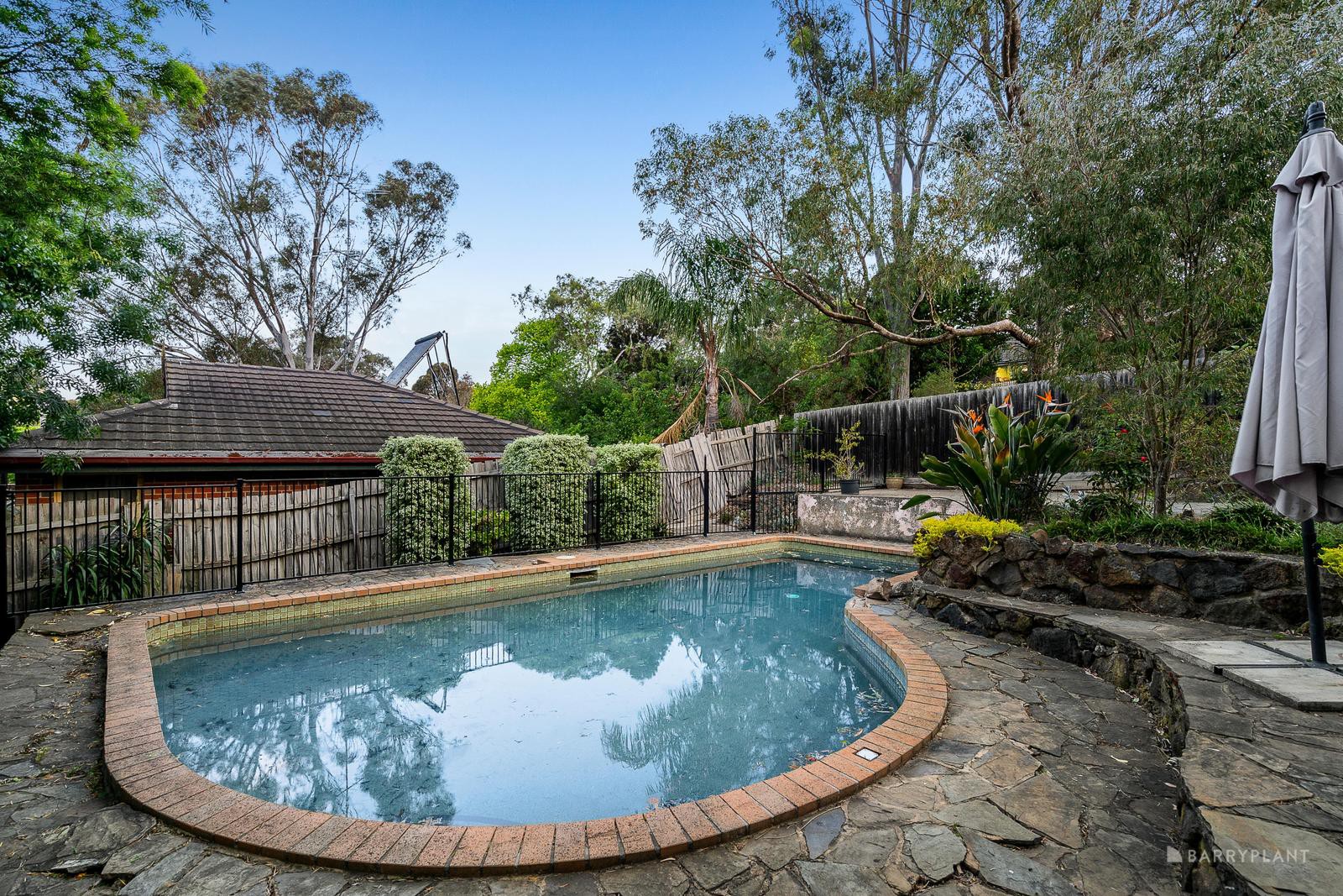 8 Victoria Street, Diamond Creek, VIC 3089 - Thumbnail 2 - 12/11/2024