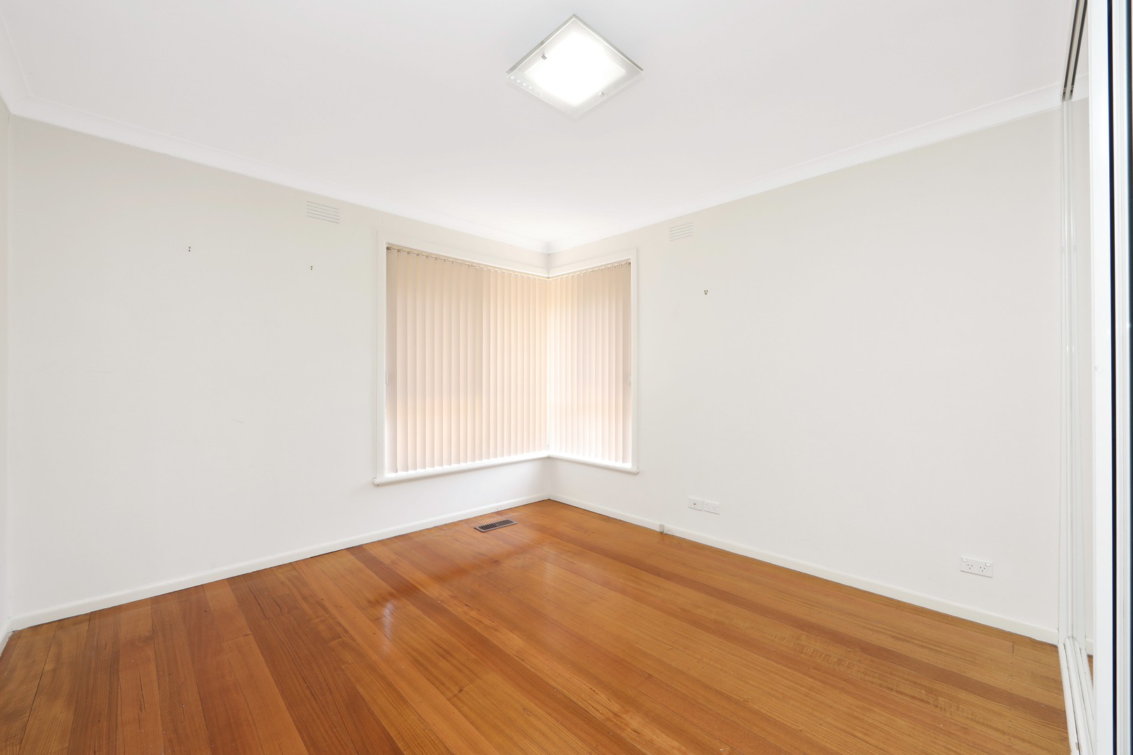 8 Vivienne Avenue, Boronia, VIC 3155 - Thumbnail 2 - 25/11/2021