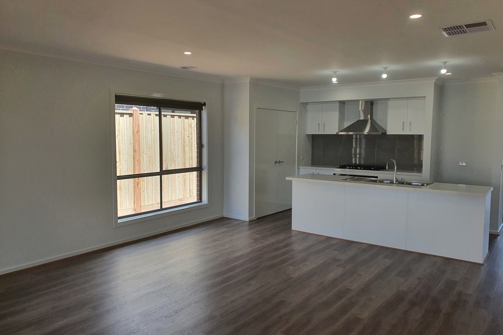 8 Walker Drive, Mickleham, VIC 3064 - Thumbnail 2 - 03/12/2021