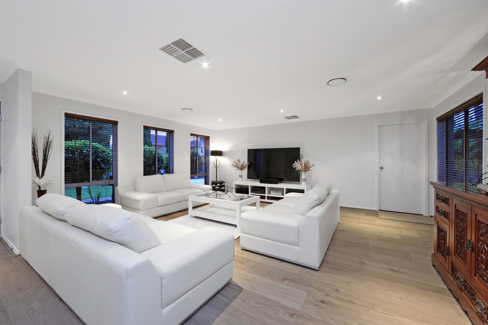 8 Wallingford Place, Rowville, VIC 3178, Rowville - Thumbnail 2