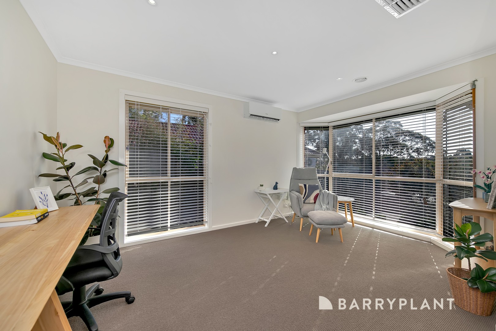 8 Warbler Walk, South Morang, VIC 3752, South Morang - Thumbnail 2
