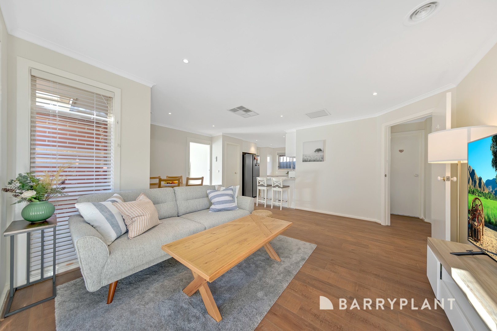 8 Warbler Walk, South Morang, VIC 3752, South Morang - Thumbnail 3