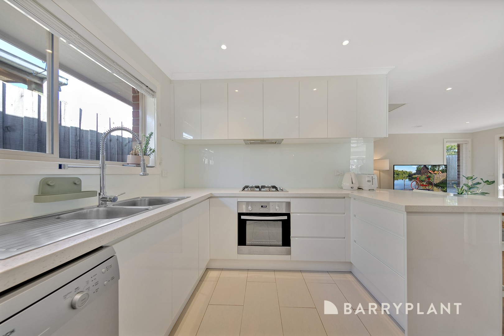 8 Warbler Walk, South Morang, VIC 3752, South Morang - Thumbnail 6