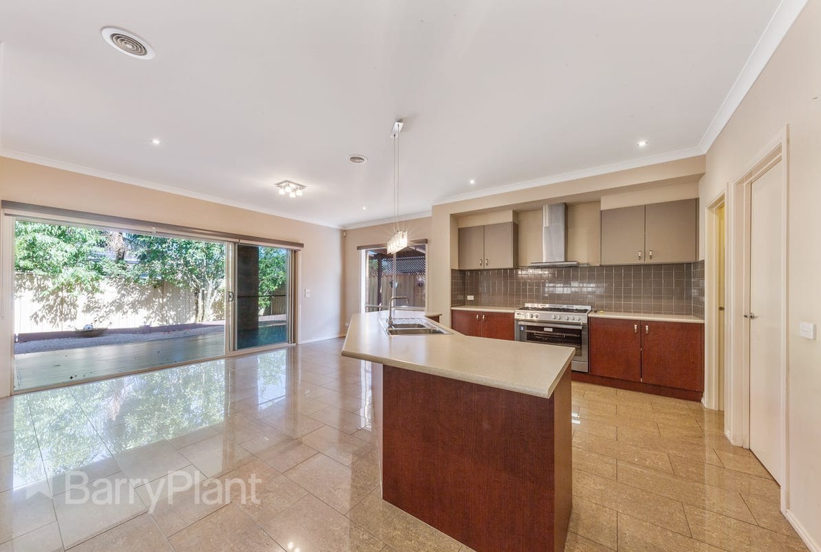 8 Westerfold Terrace, Caroline Springs, VIC 3023 - Thumbnail 1 - 19/06/2026