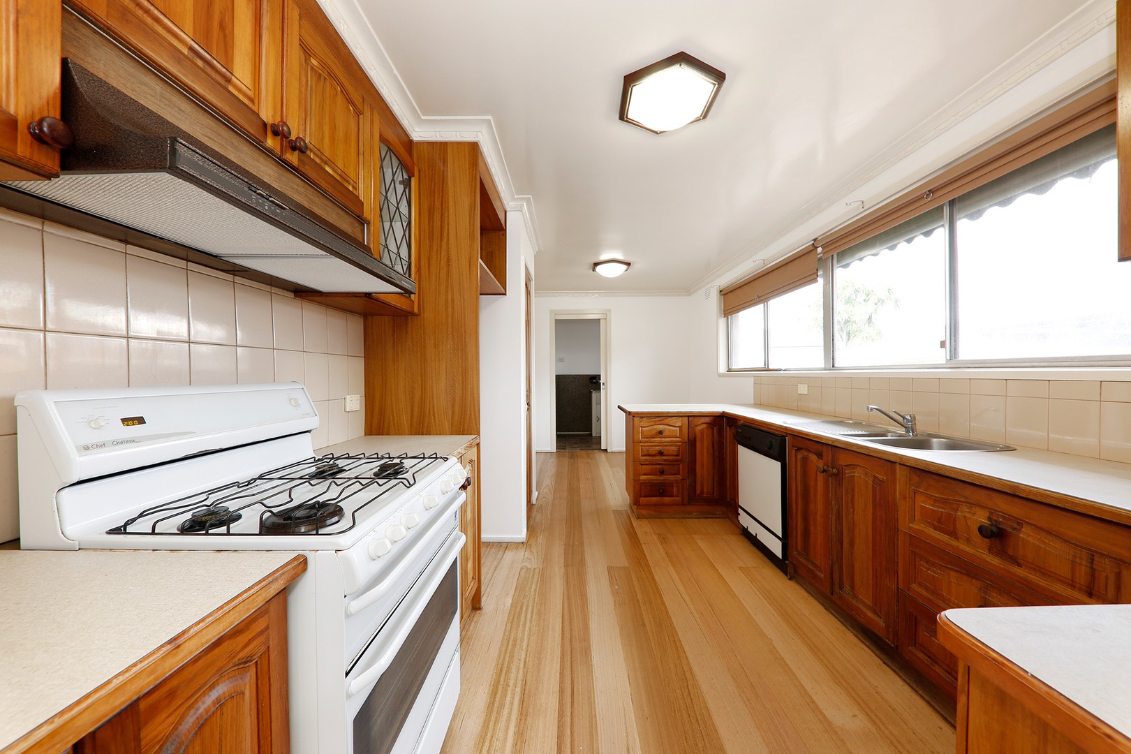 8 Winmalee Drive, Glen Waverley, VIC 3150, Glen Waverley - Thumbnail 3