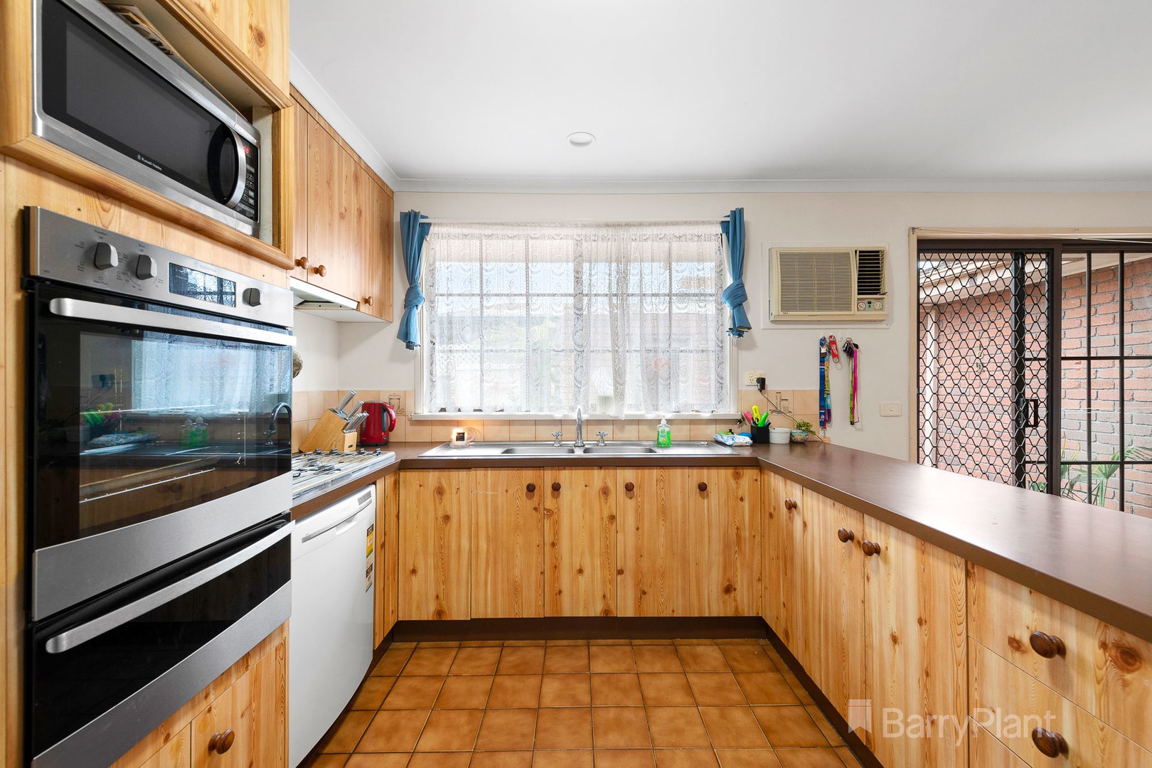 8 Woodlands Crescent, Narre Warren, VIC 3805, Narre Warren - Thumbnail 2