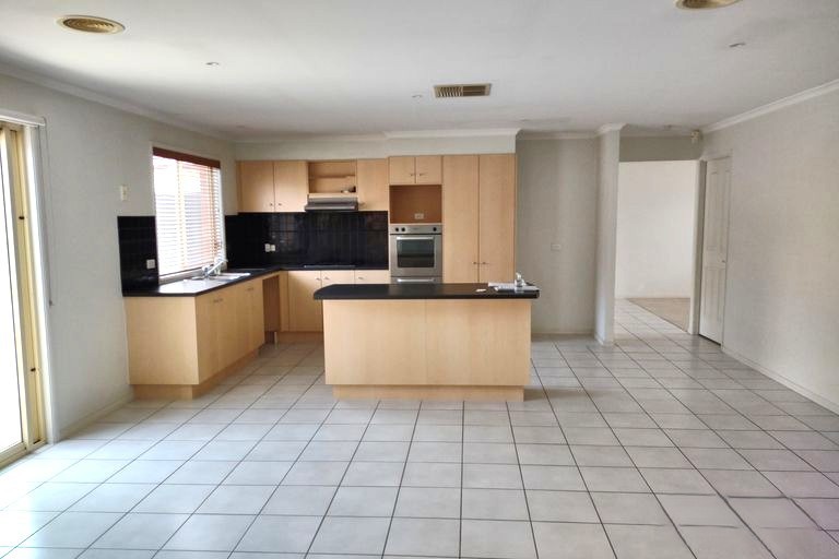 8 Wooling Lane, Caroline Springs, VIC 3023, Caroline Springs - Thumbnail 2