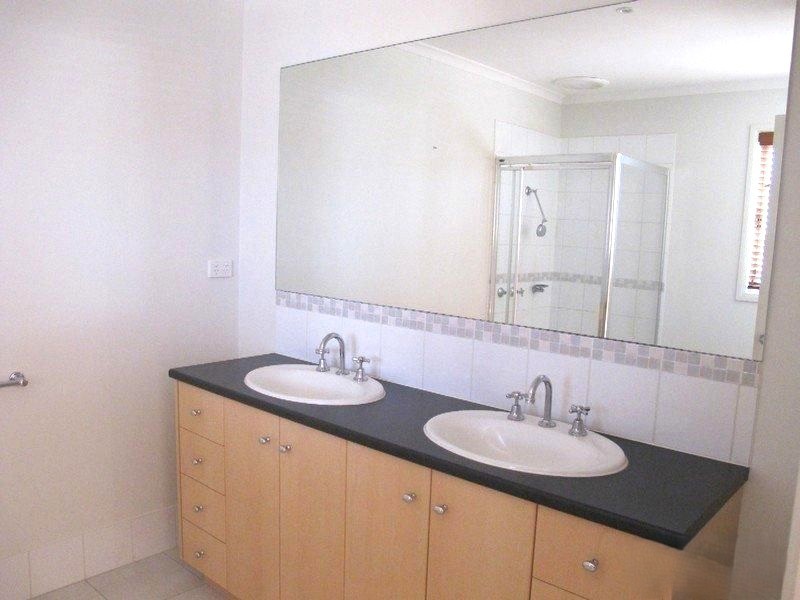 8 Wooling Lane, Caroline Springs, VIC 3023, Caroline Springs - Thumbnail 8