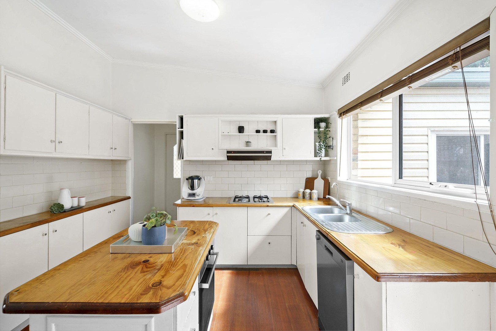 8 Wunnamurra Drive, Keilor East, VIC 3033 - Thumbnail 2 - 01/07/2024