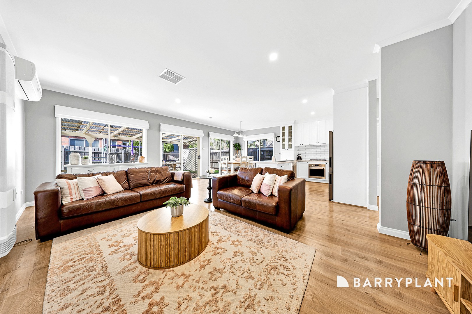 8 Xavier Way, South Morang, VIC 3752 - Thumbnail 2 - 25/06/2025