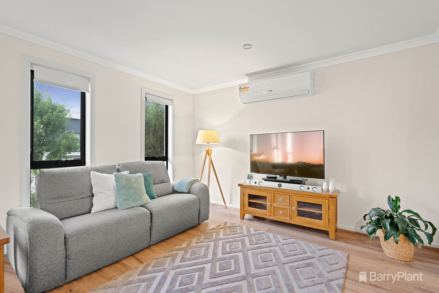 8 Yeoman Lane, Chirnside Park, VIC 3116, Chirnside Park - Thumbnail 2