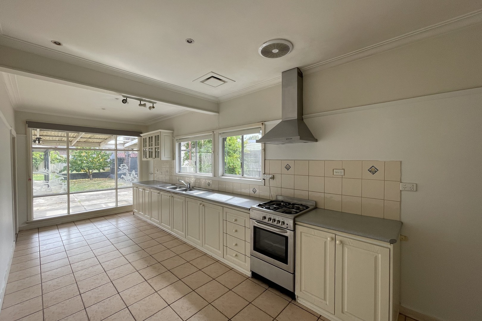 80 Crookston Road, Reservoir, VIC 3073, Reservoir - Thumbnail 2