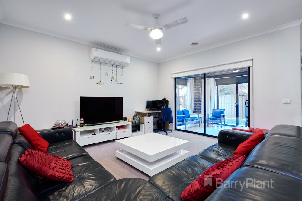 80 Wheelers Park Drive, Cranbourne North, VIC 3977 - Thumbnail 1 - 28/10/2021