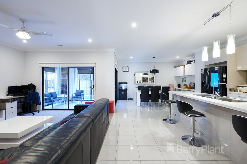 80 Wheelers Park Drive, Cranbourne North, VIC 3977 - Thumbnail 2 - 28/10/2021