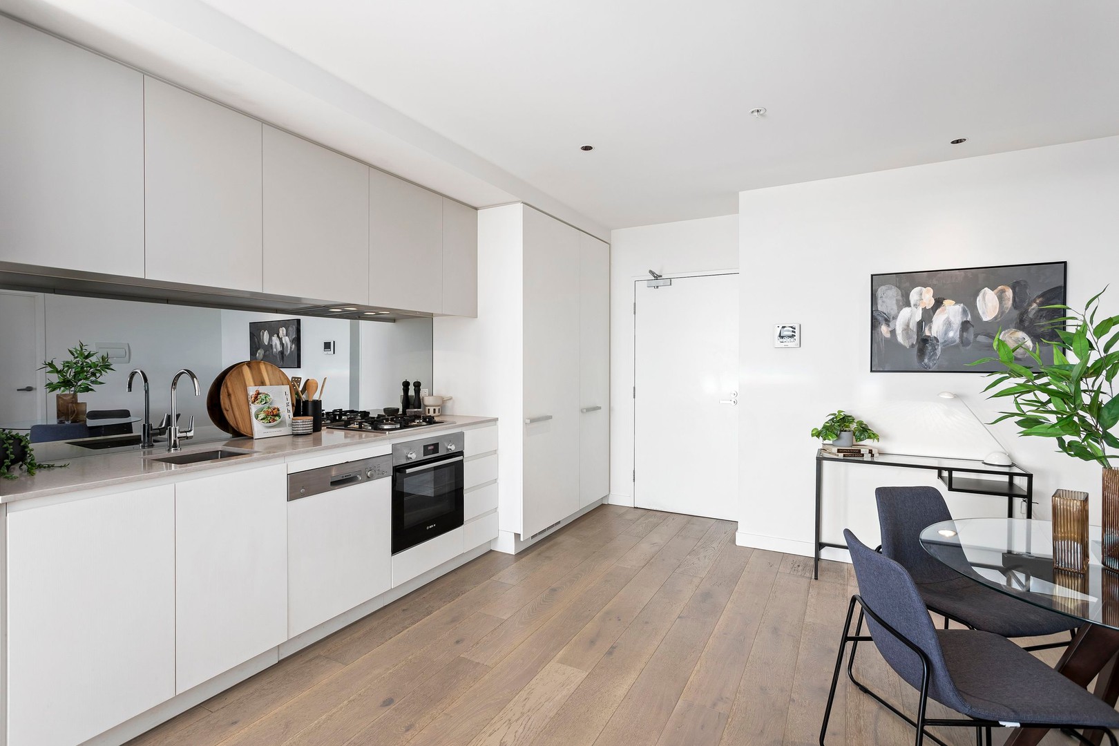 801/19 Russell Street, Essendon, VIC 3040, Essendon - Thumbnail 3