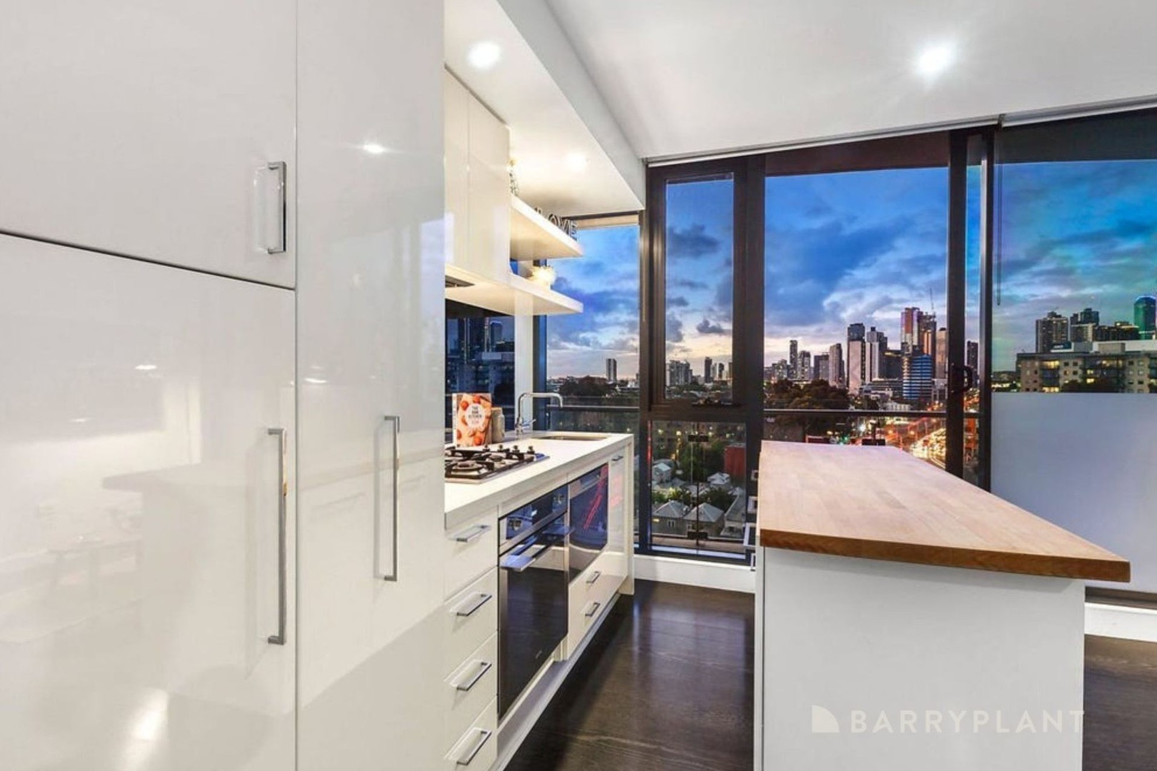 808/338 Kings Way, South Melbourne, VIC 3205 - Thumbnail 2 - 22/07/2025