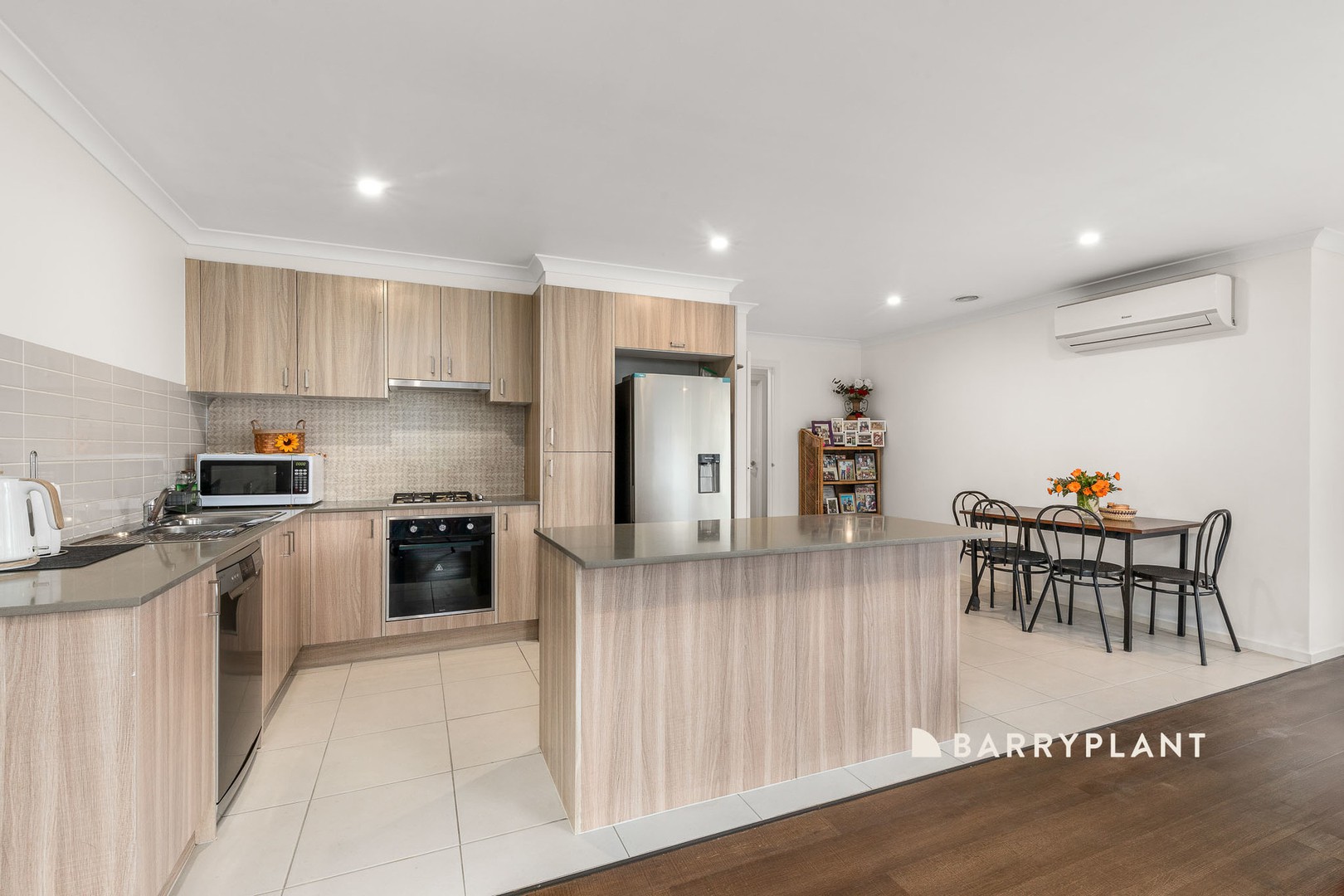 81 Racecourse Road, Pakenham, VIC 3810, Pakenham - Thumbnail 2