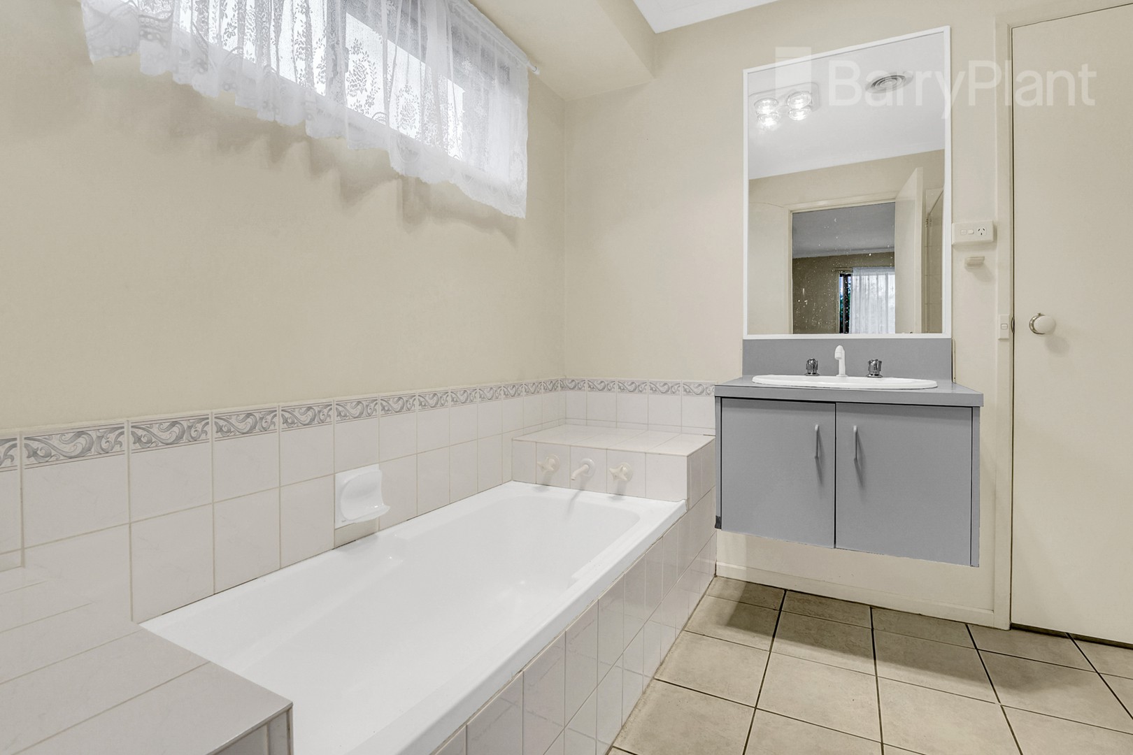 82 Banbury Crescent, Craigieburn, VIC 3064, Craigieburn - Thumbnail 7