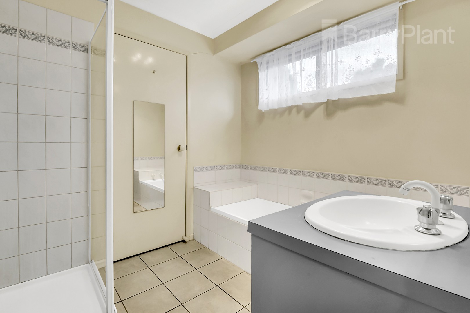 82 Banbury Crescent, Craigieburn, VIC 3064, Craigieburn - Thumbnail 8