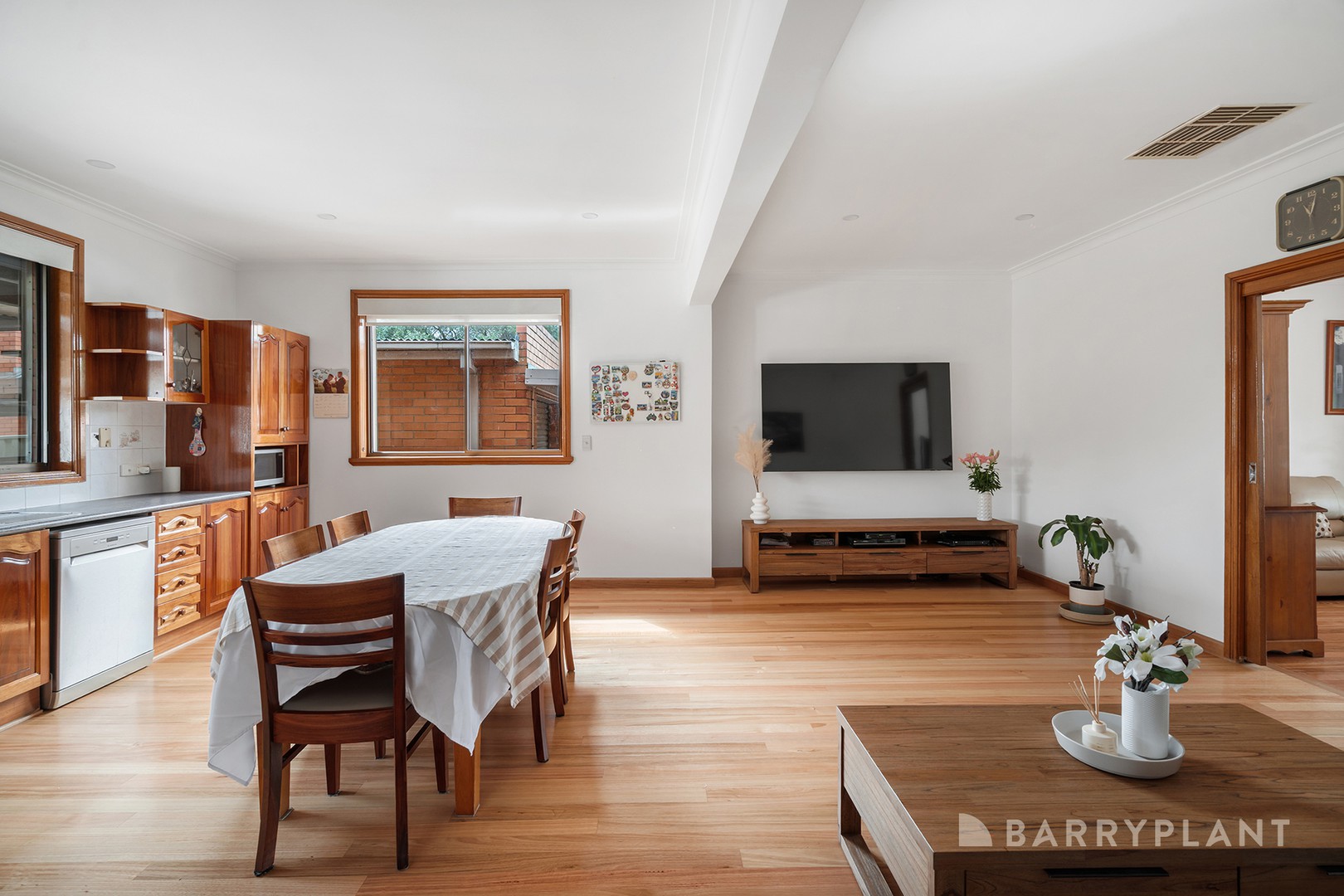 82 Broadhurst Avenue, Reservoir, VIC 3073, Reservoir - Thumbnail 5