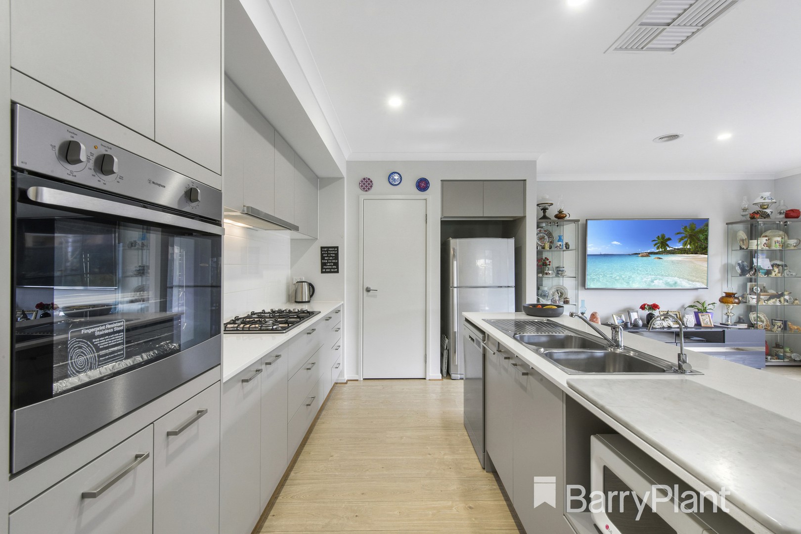 82 Clifton Circuit, Tarneit, VIC 3029, Tarneit - Thumbnail 4