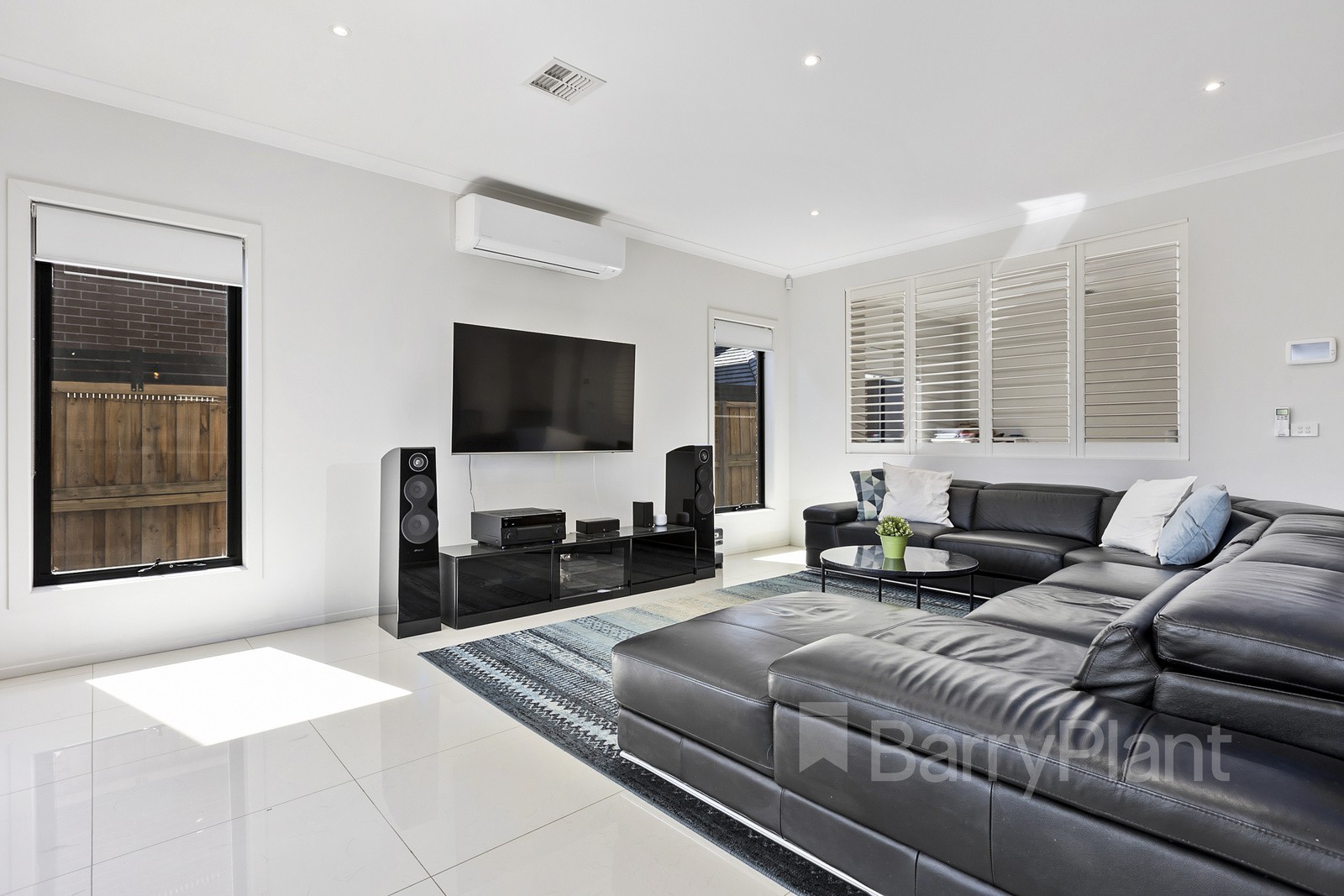 82 Harcrest Boulevard, Wantirna South, VIC 3152, Wantirna South - Thumbnail 2