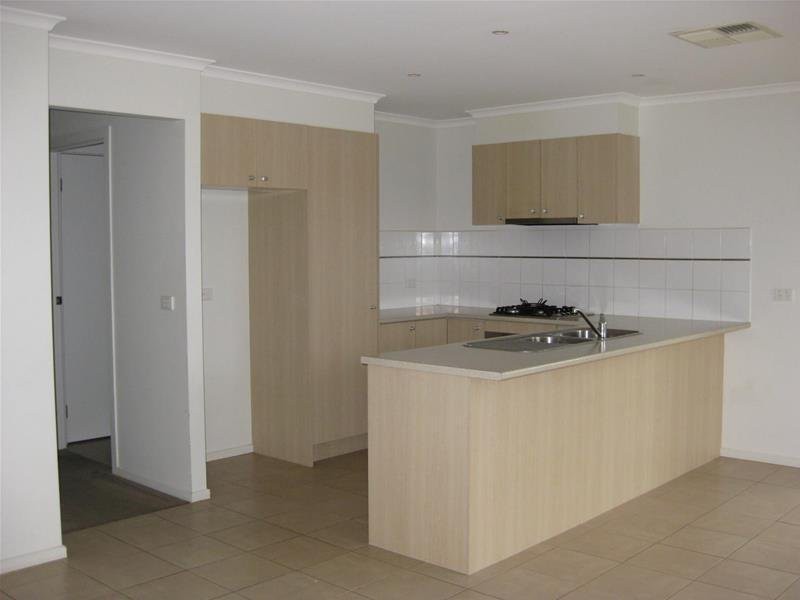 82 Hatchlands Drive, Deer Park, VIC 3023, Deer Park - Thumbnail 2