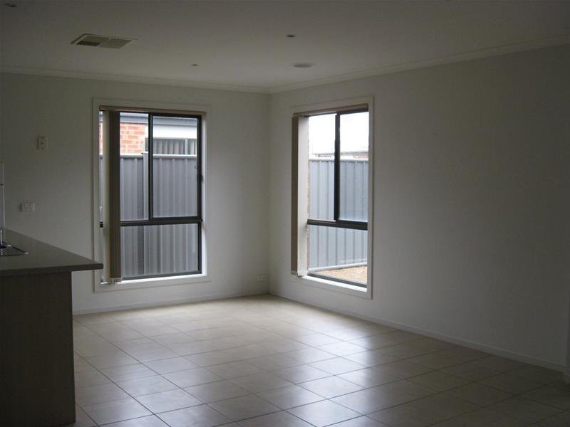 82 Hatchlands Drive, Deer Park, VIC 3023, Deer Park - Thumbnail 3