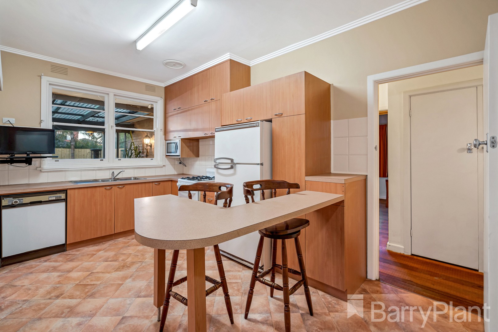 82 Hillview AvenueMount Waverley, VIC 3149, Mount Waverley - Thumbnail 2