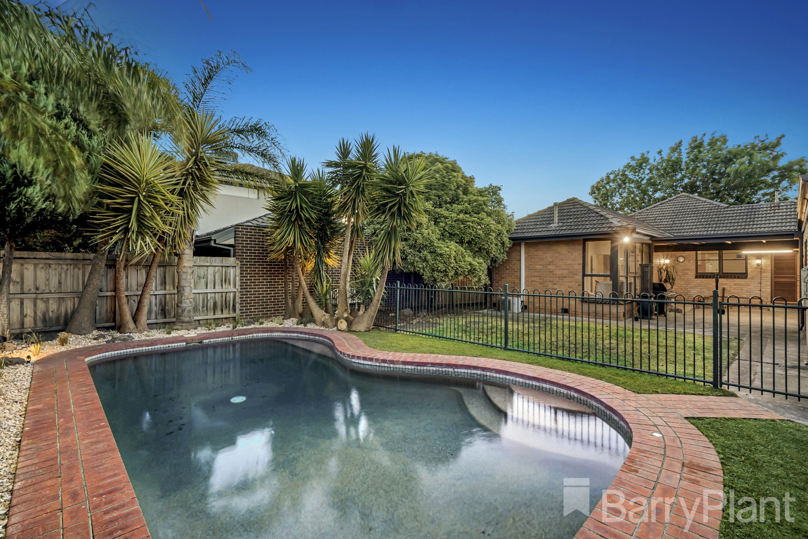 82 Hillview AvenueMount Waverley, VIC 3149, Mount Waverley - Thumbnail 8