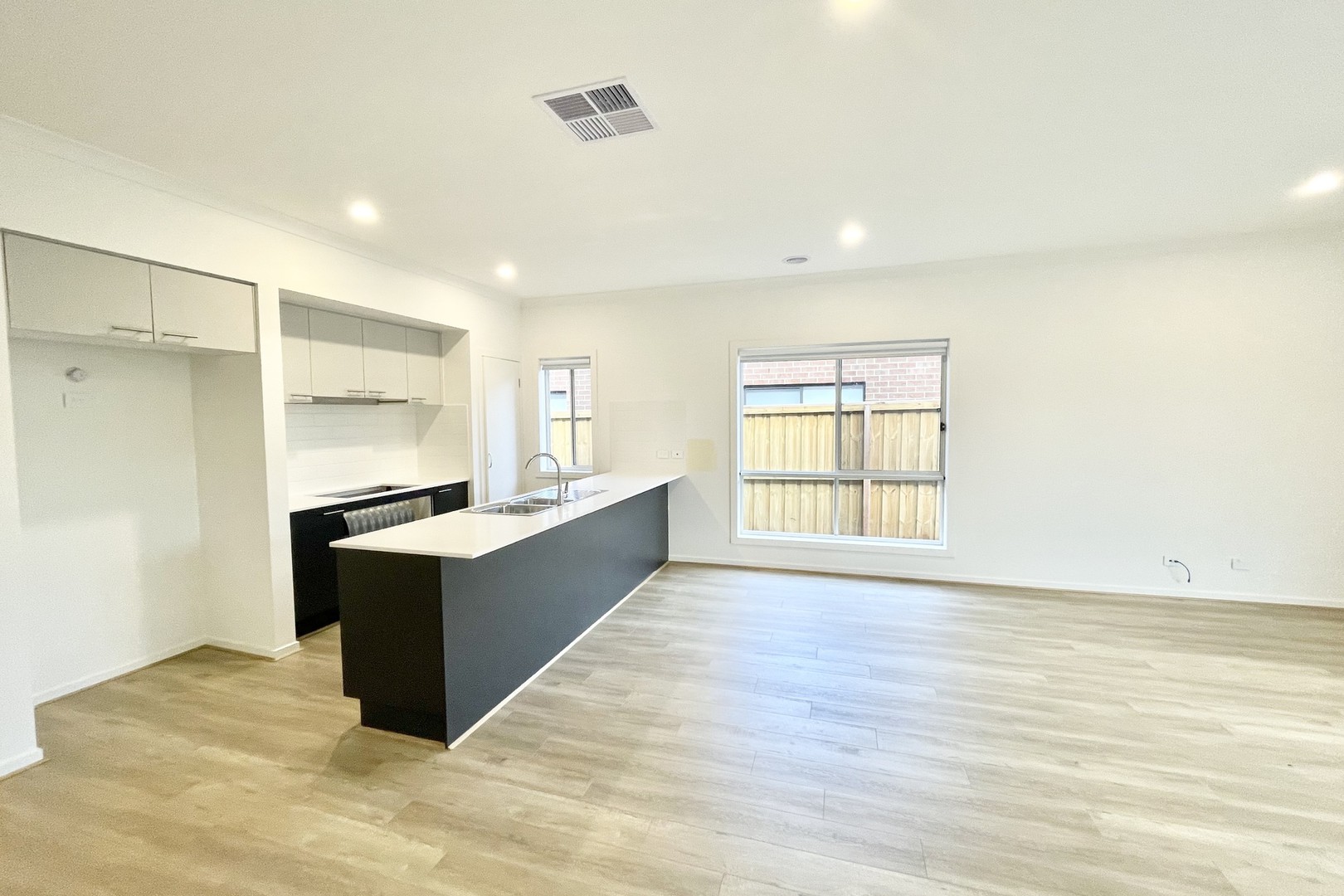 82 Pienza Road, Fraser Rise, VIC 3336, Fraser Rise - Thumbnail 7