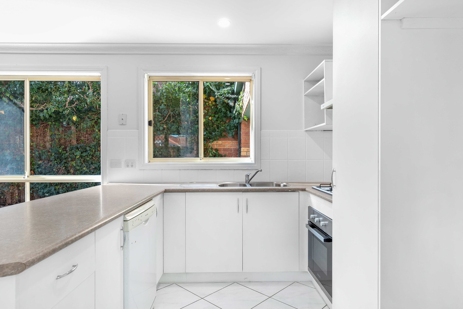 82 Yeats Drive, Delahey, VIC 3037, Delahey - Thumbnail 3