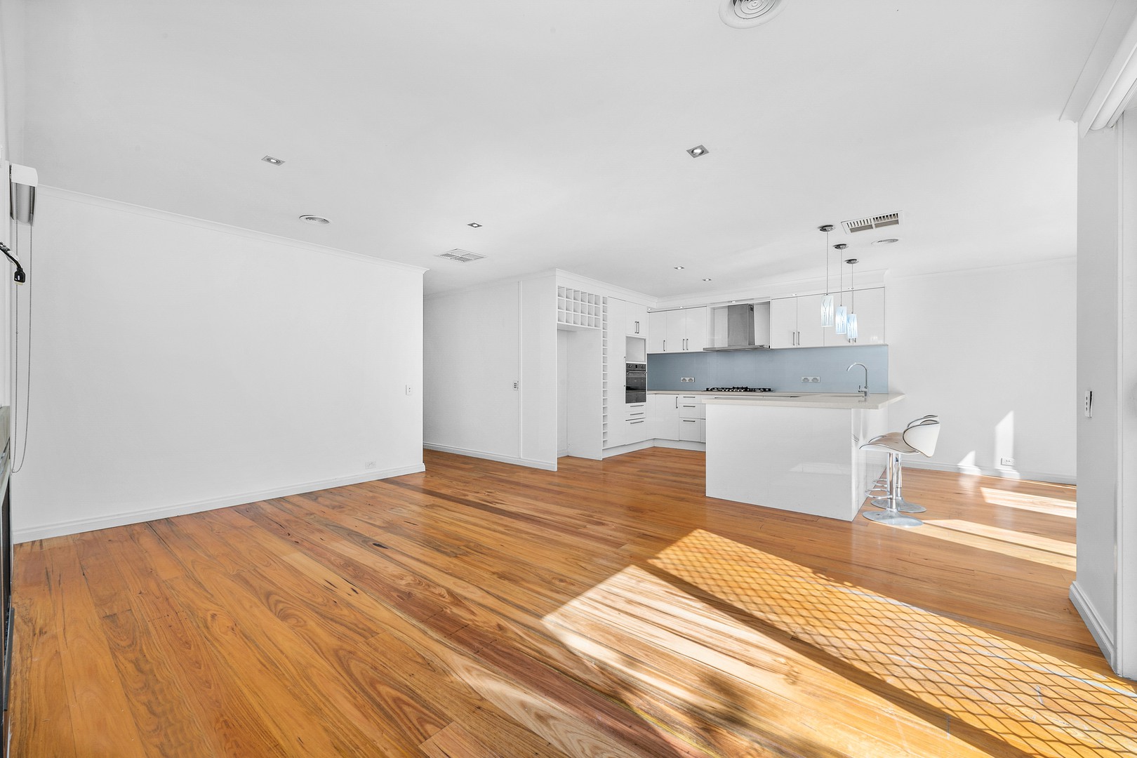 84 Chisholm Drive, Caroline Springs, VIC 3023, Caroline Springs - Thumbnail 4