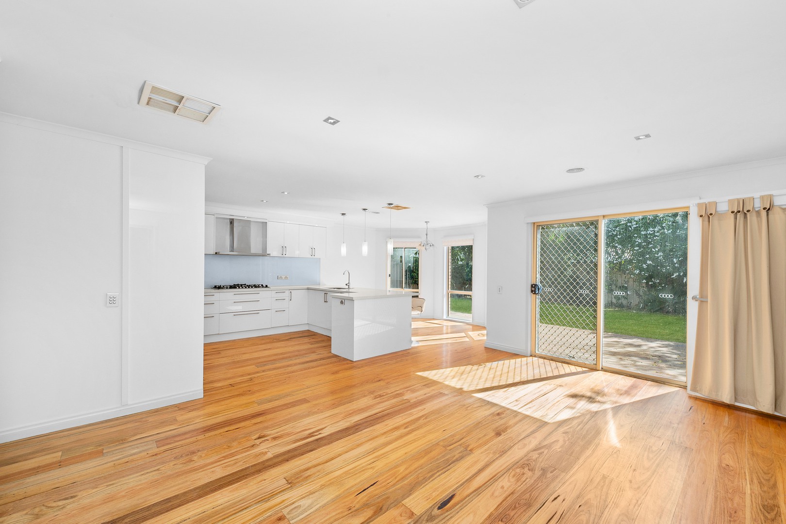 84 Chisholm Drive, Caroline Springs, VIC 3023, Caroline Springs - Thumbnail 7