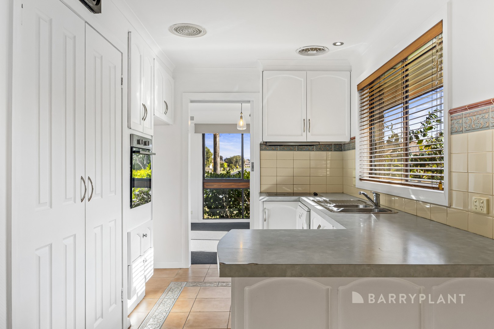84 Grandview Grove, Wendouree, VIC 3355, Wendouree - Thumbnail 4