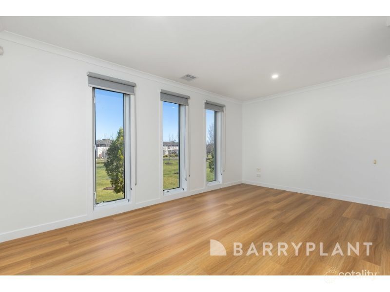 84 Signature Boulevard, Sanctuary Lakes, VIC 3030, Point Cook - Thumbnail 4