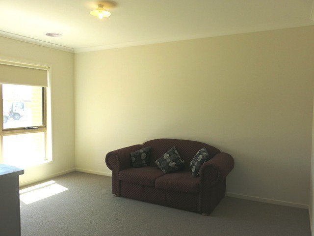 85 Sunnybank Drive, Point Cook, VIC 3030, Point Cook - Thumbnail 2