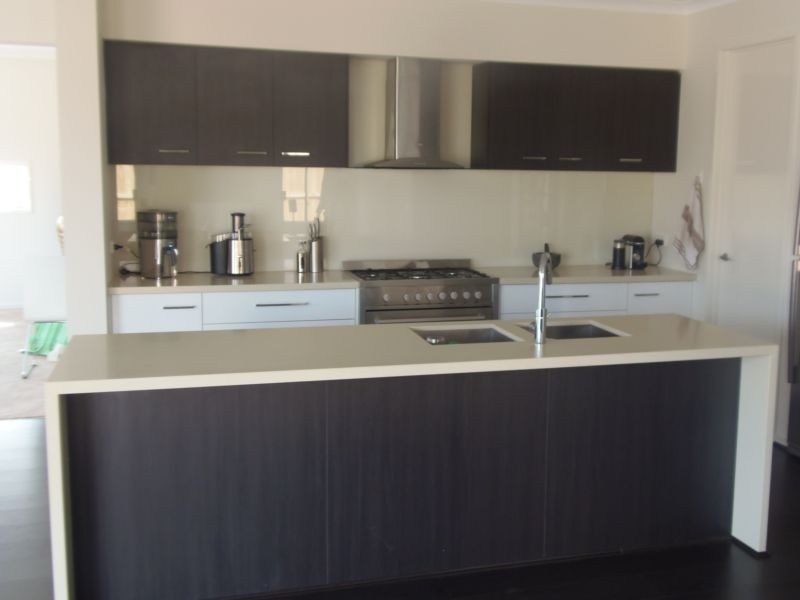 85 The Esplanade, Taylors Hill, VIC 3037 - Thumbnail 2 - 05/11/2021