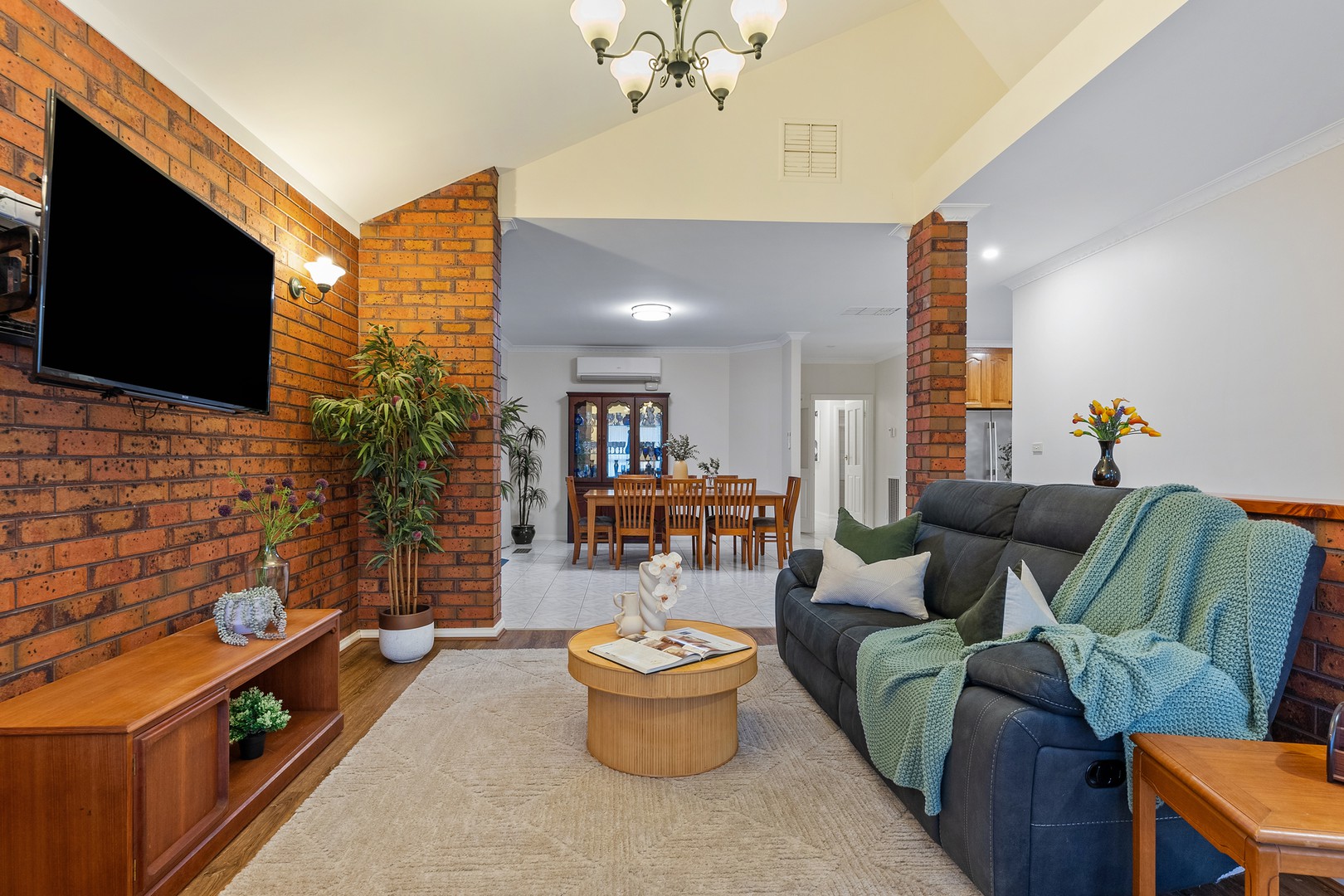 86 Saronvale Crescent, Hillside, VIC 3037, Hillside - Thumbnail 3