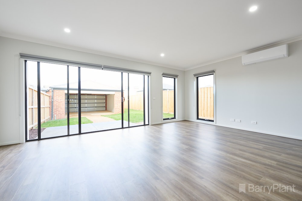 86 Viewbright Road, Clyde North, VIC 3978, Clyde North - Thumbnail 2
