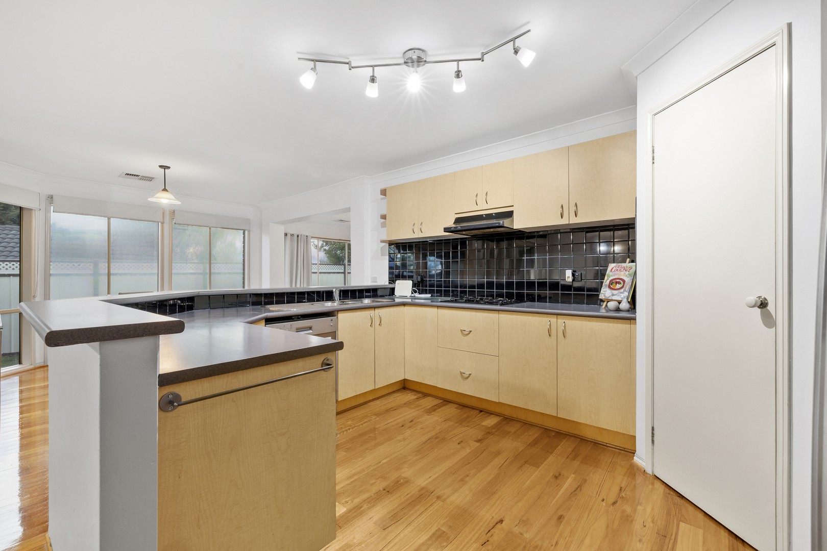 88 Glenbruar Drive, Hillside, VIC 3037, Hillside - Thumbnail 4