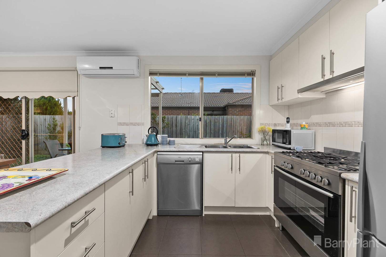 88 Melissa Way, Pakenham, VIC 3810, Pakenham - Thumbnail 2